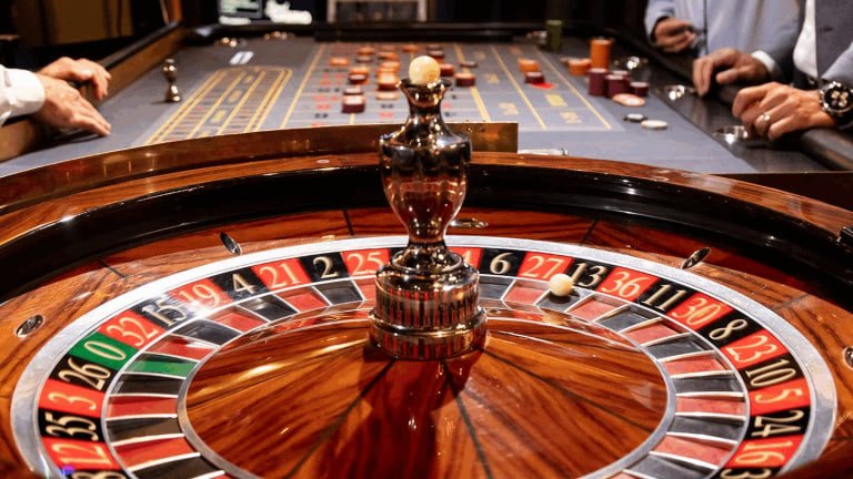 Tampilan meja Bandar Ceme di neverland dengan kartu pemain dan dealer, serta panel taruhan